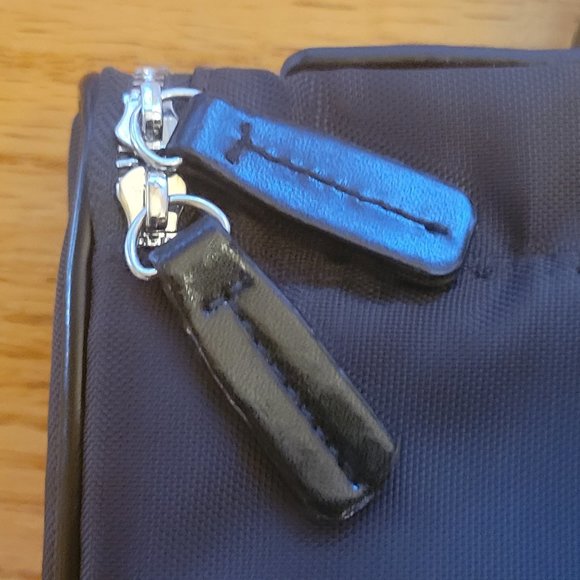 Versace Parfums Bag - Picture 12 of 15